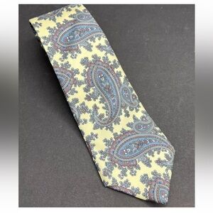 Christian Dior Mens Paisley Print 56” Necktie. Like new condition. Cream/Blue